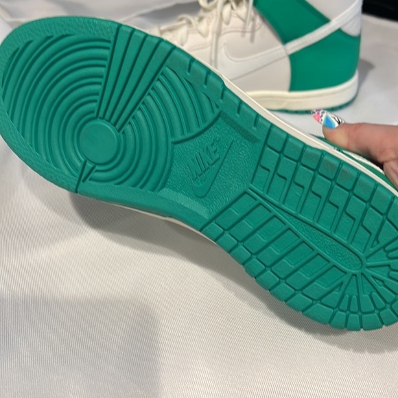 Nike Dunk Shoes - Picture 2 of 7